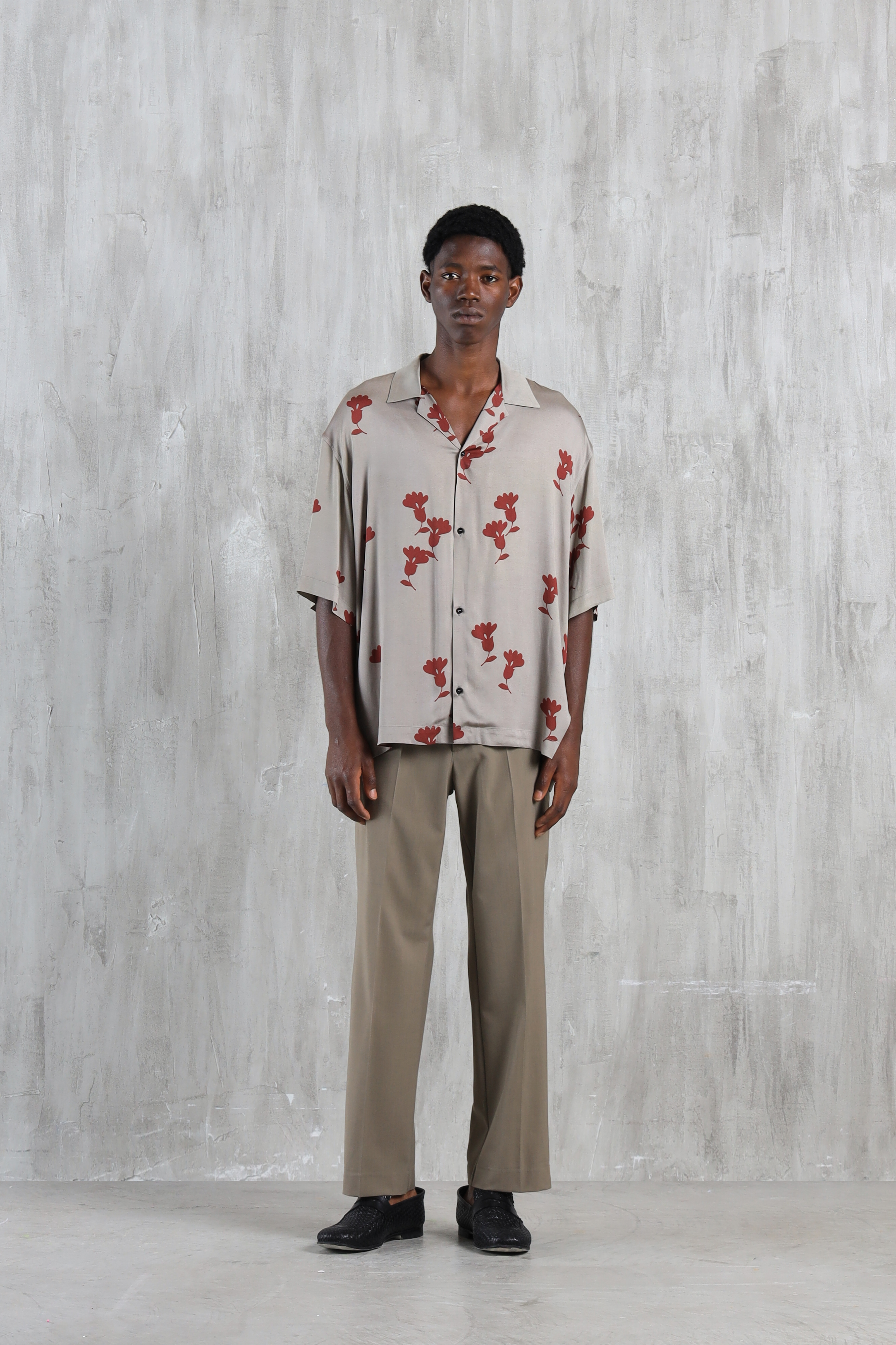 Camicia fluida collo aperto con stampa