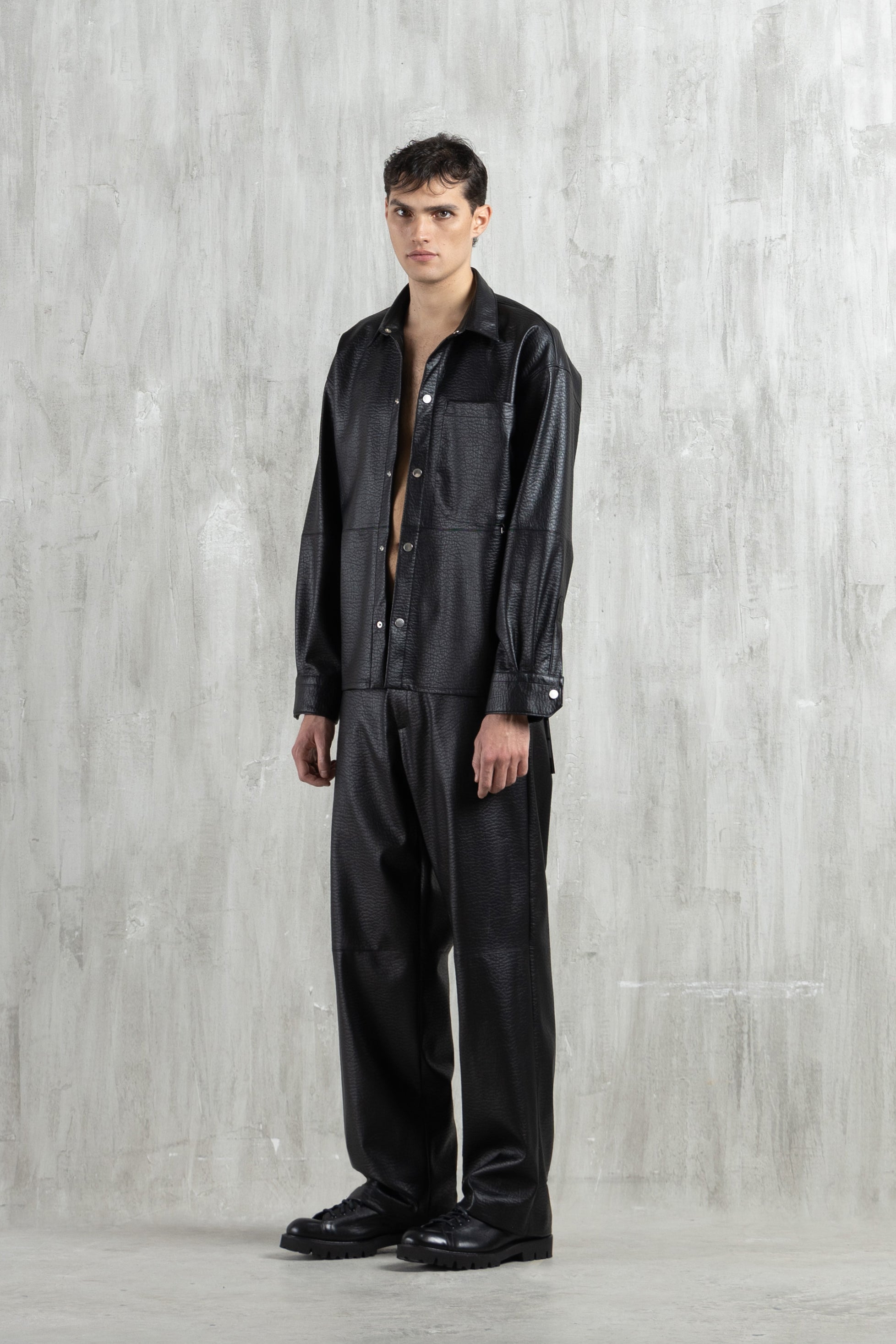 Pantalone largo in tessuto effetto pelle - Nero