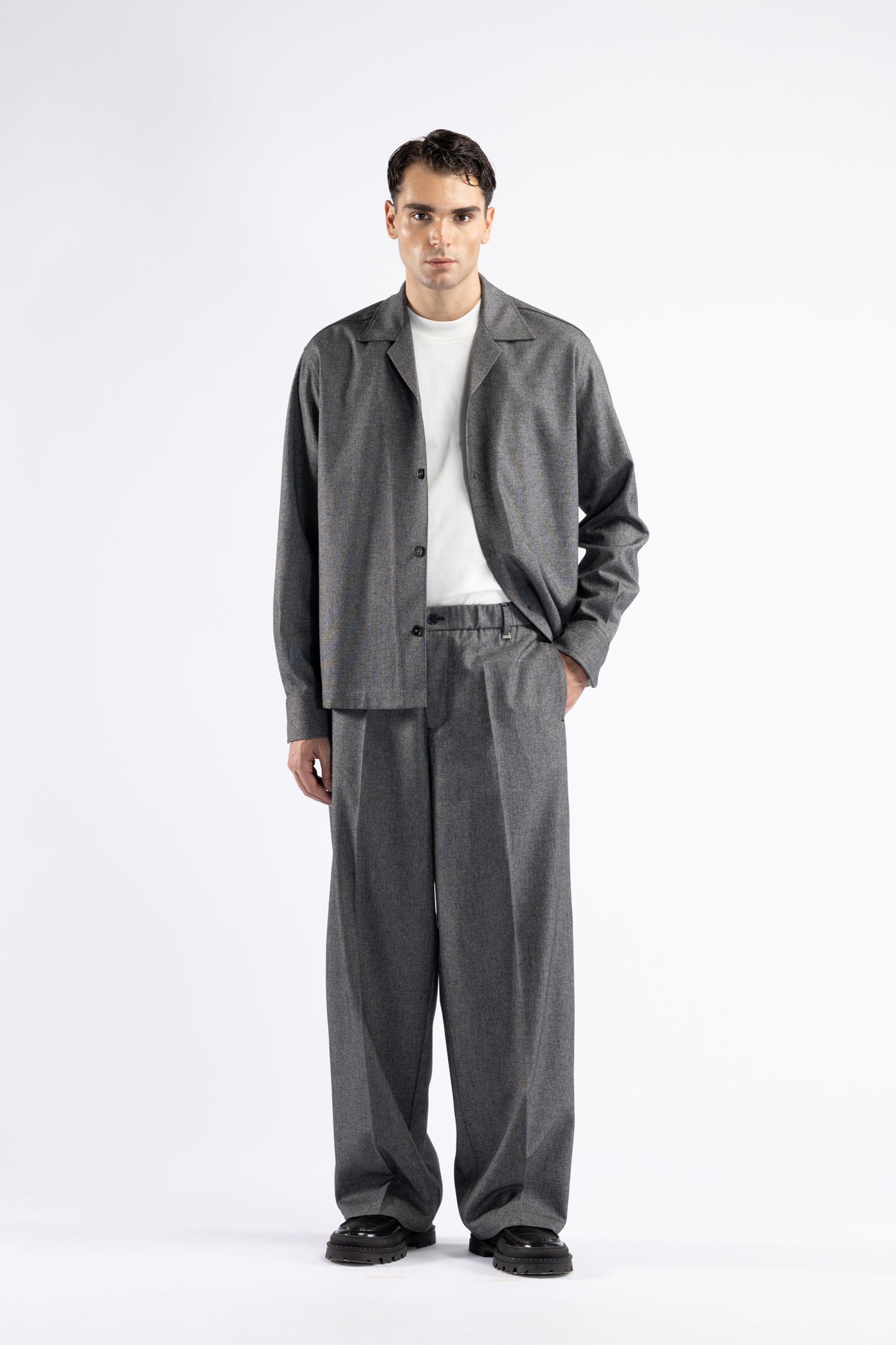 Pantalone fondo ampio microfantasia