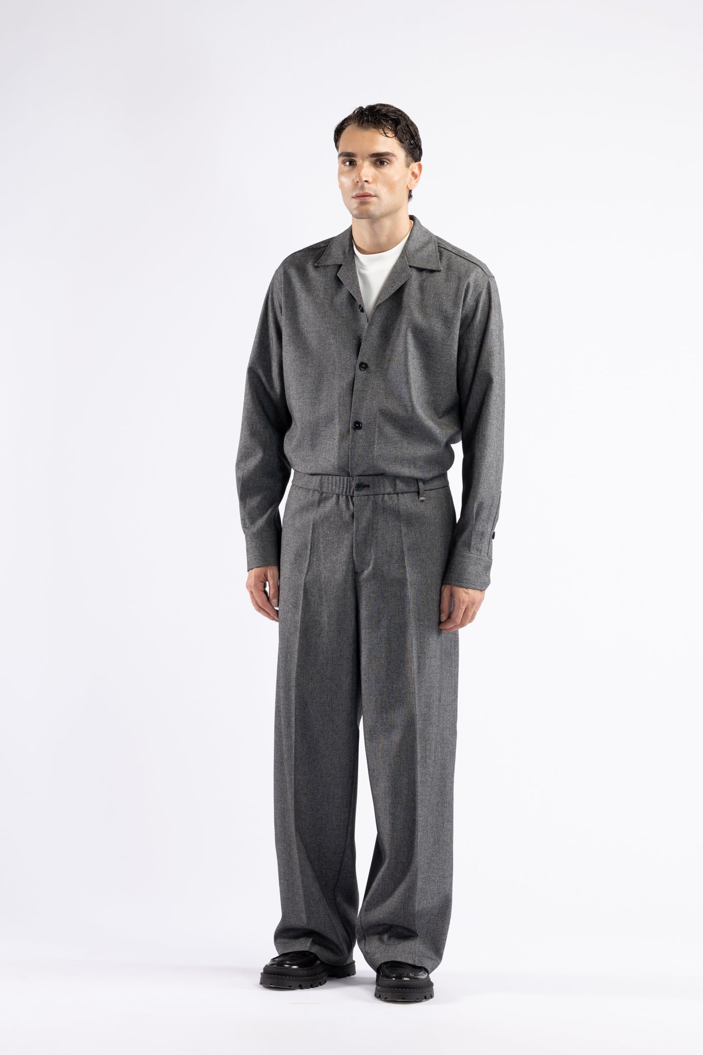 Pantalone fondo ampio microfantasia