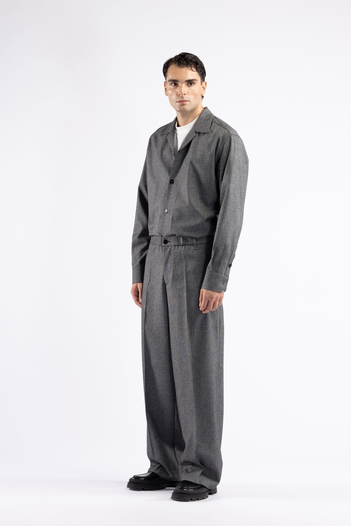 Pantalone fondo ampio microfantasia