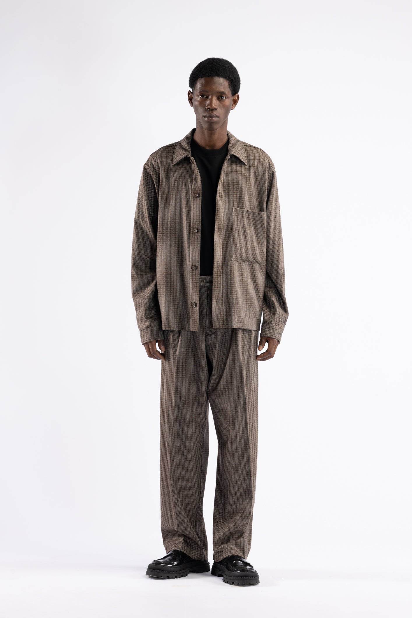 Wide-bottom houndstooth trousers with double pleats