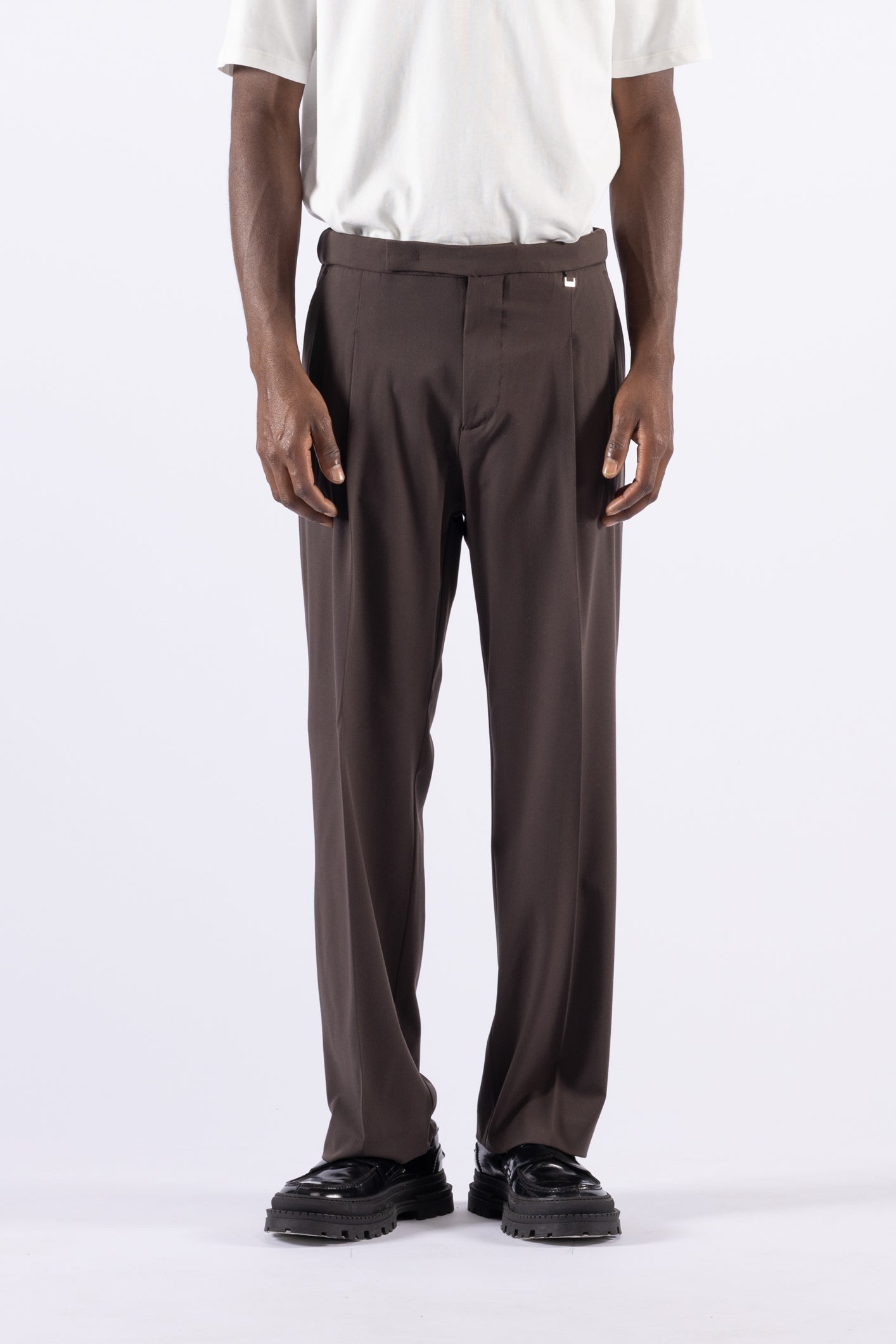 Pantalone con pinces gamba dritta - Moro