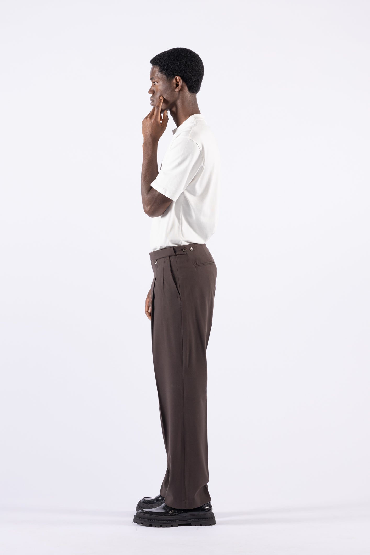 Pantalone con pinces gamba dritta - Moro