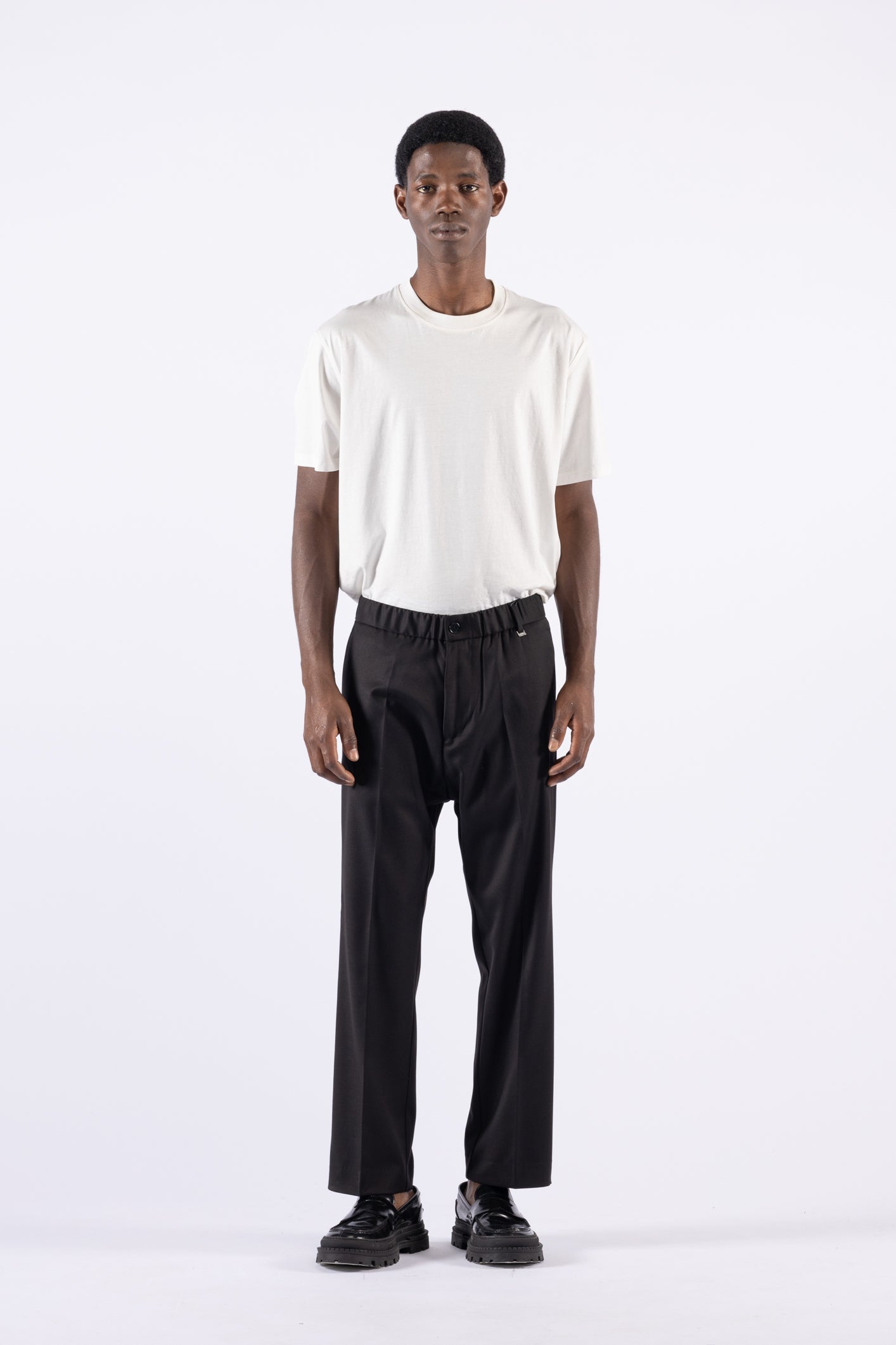 Pantalone con elastico gamba dritta - Nero