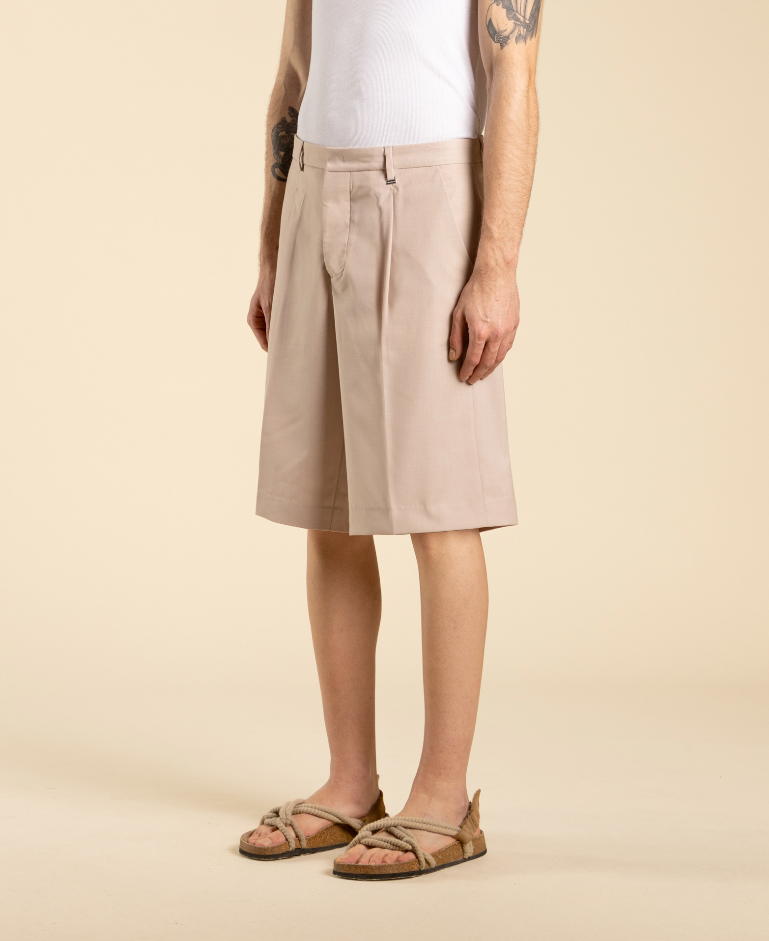 Oversized Bermuda shorts with pleats - Powder
