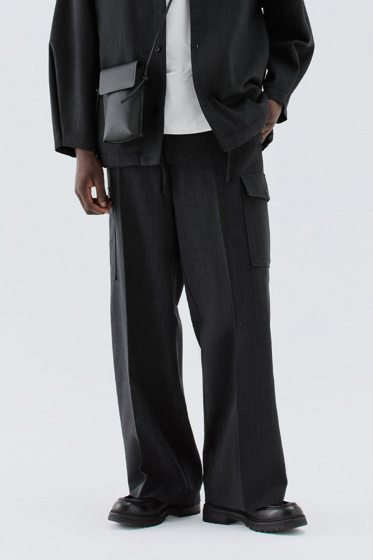 Pantaloni larghi in lana vergine