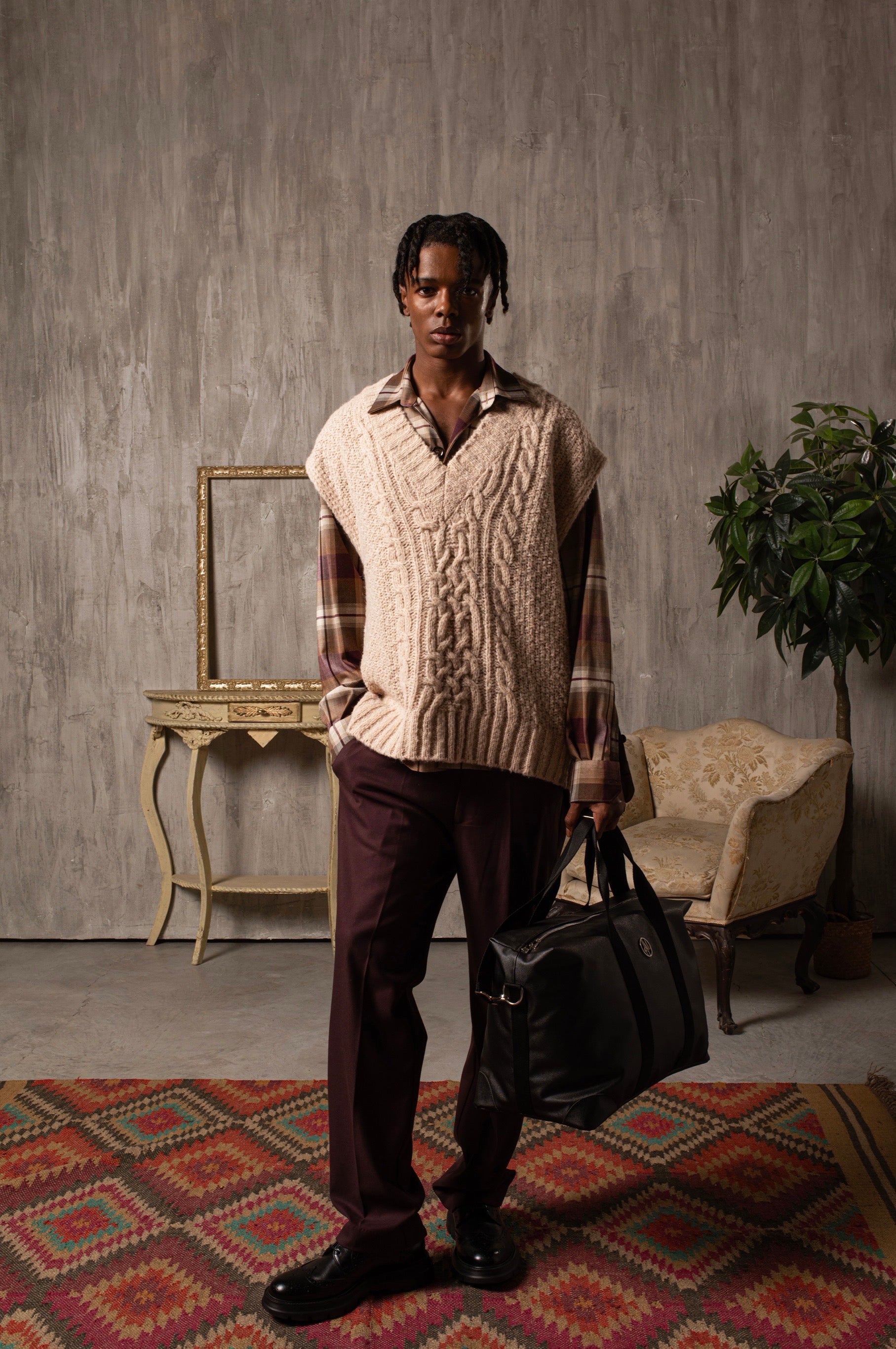 V-neck knitted sleeveless vest in wool blend - Cipria