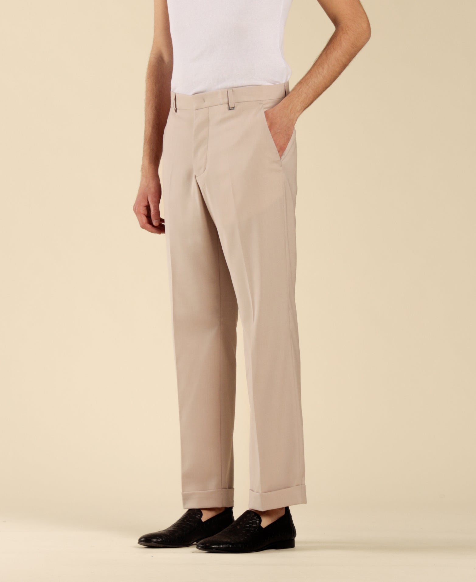 Trousers with American pockets and turn-ups at the bottom - Powder