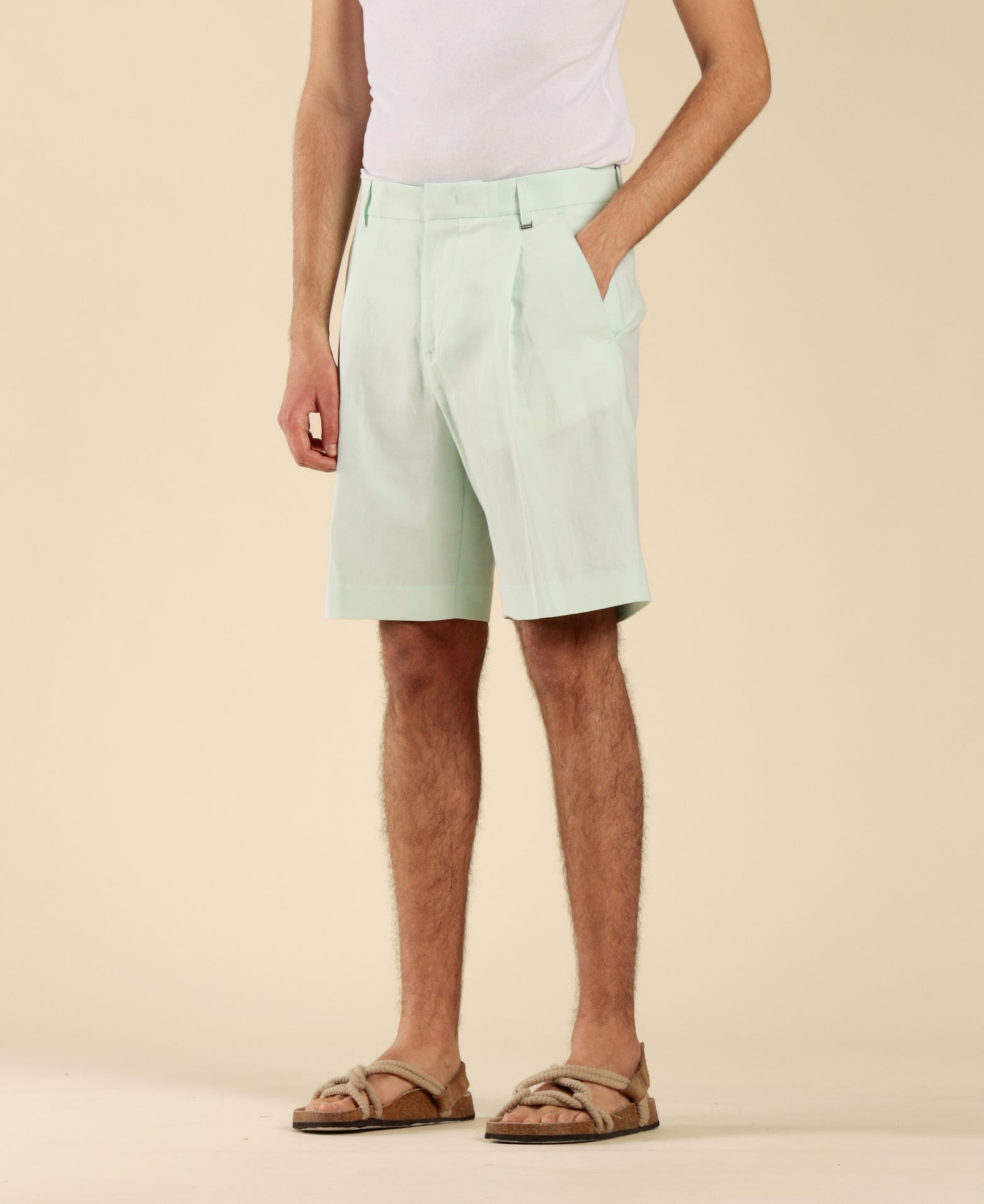 Cotton and linen Bermuda shorts with pleats - Green