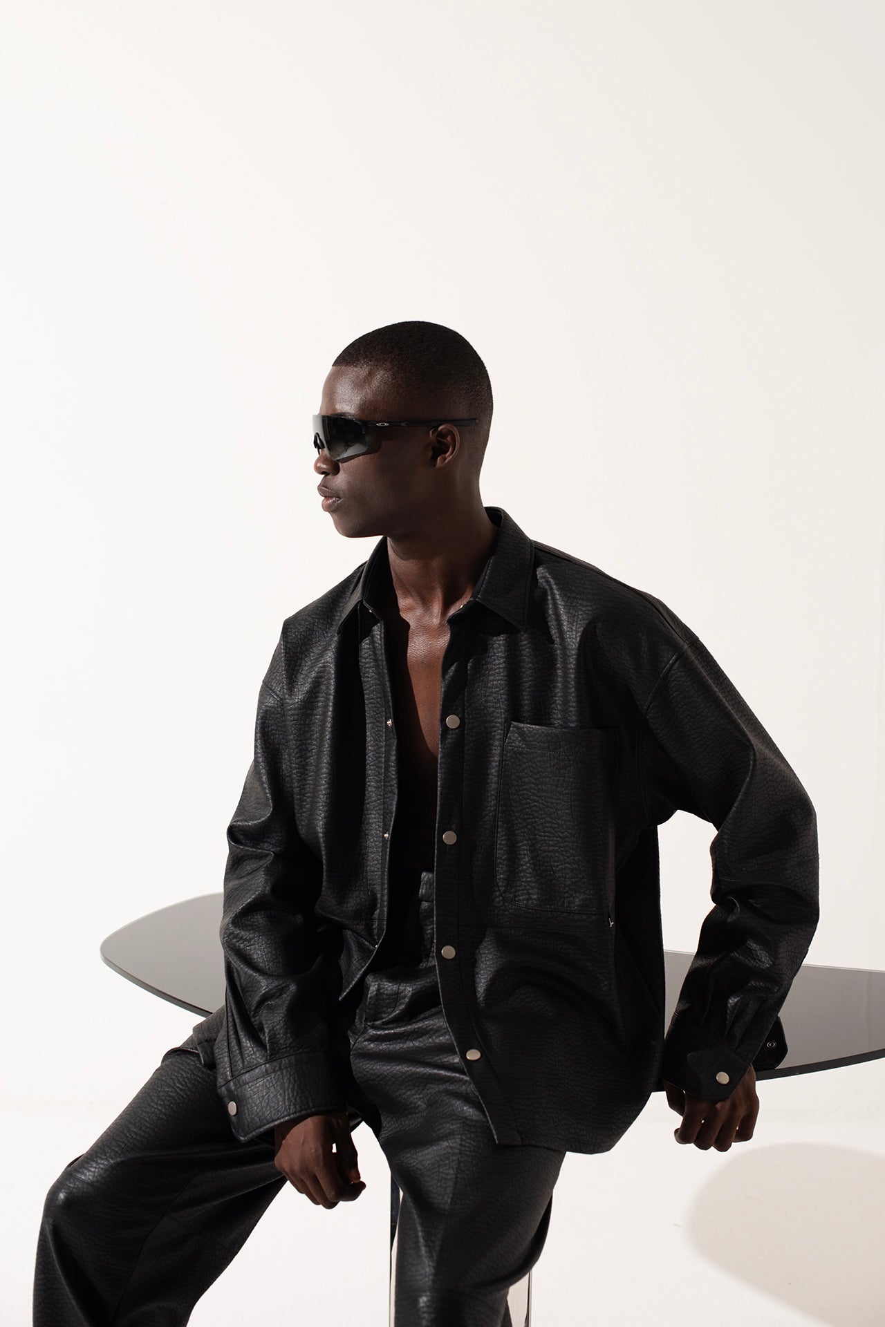 Pantalone largo in tessuto effetto pelle - Nero