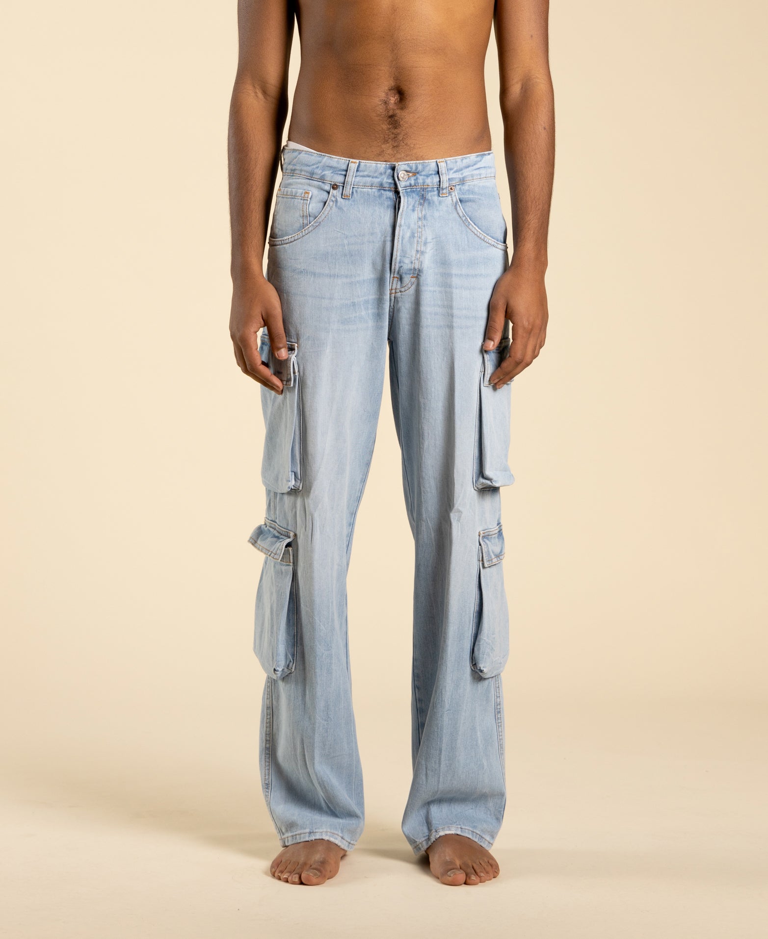 Wide-leg cargo jeans with a light faded effect
