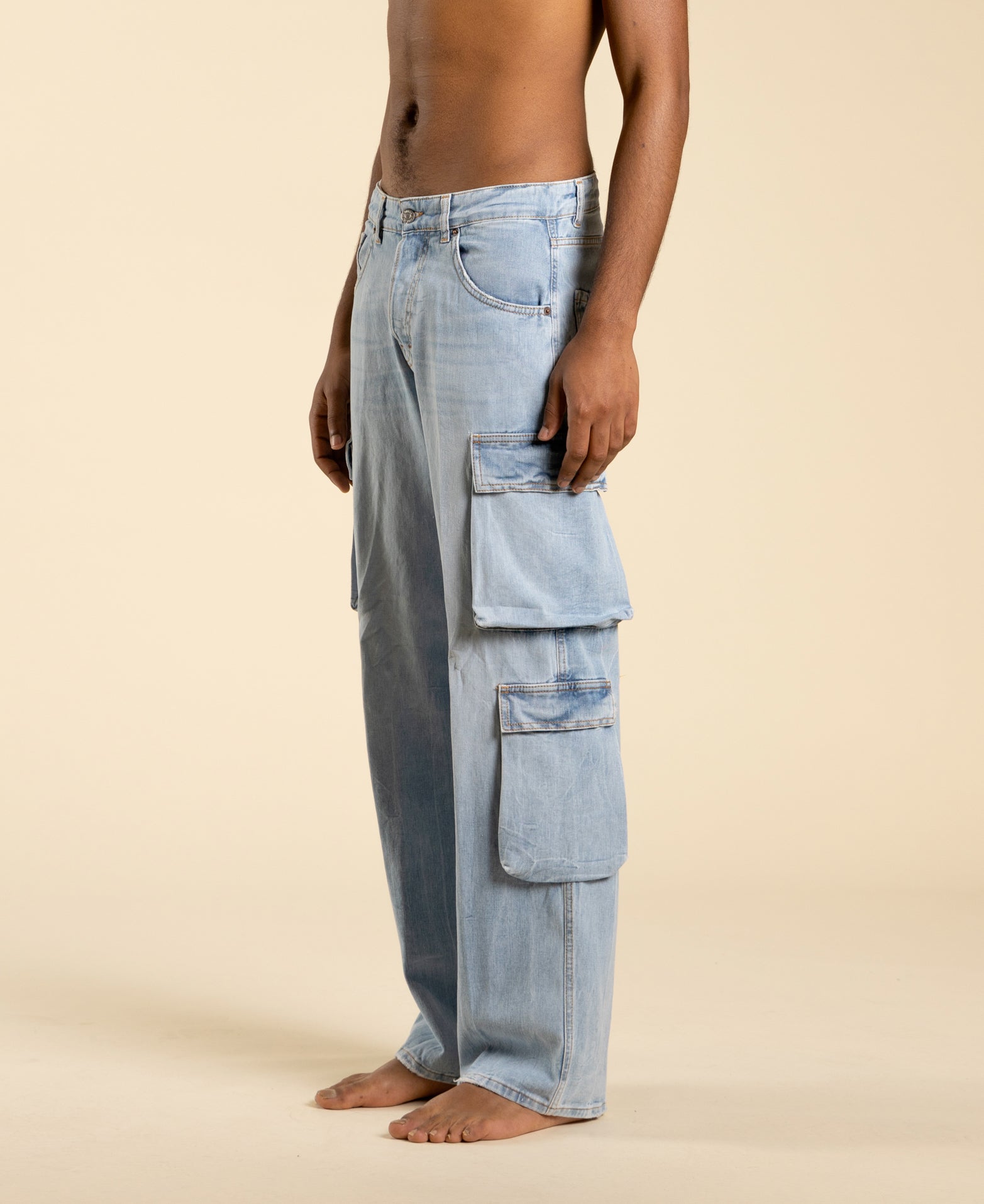 Wide-leg cargo jeans with a light faded effect