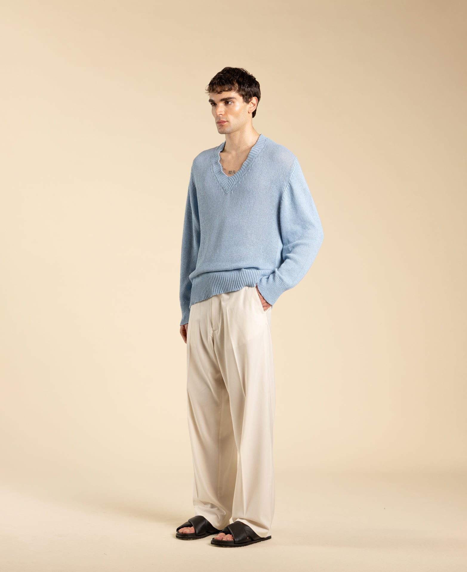 Long-sleeved V-neck sweater - Light Blue