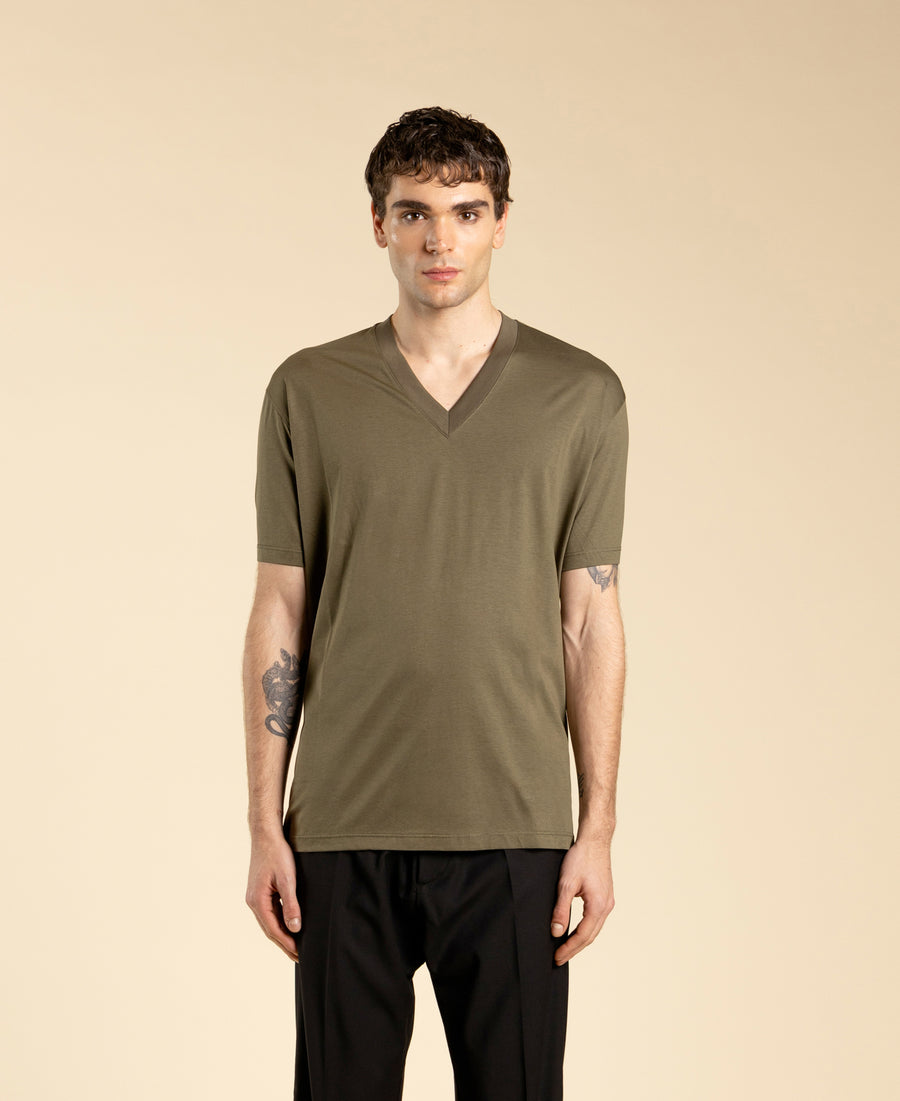 T-shirt in cotone modal mercerizzato scollo a punta - Verde militare