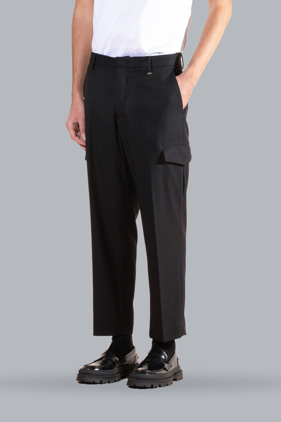 Pantalone regolare con tasconi - Nero