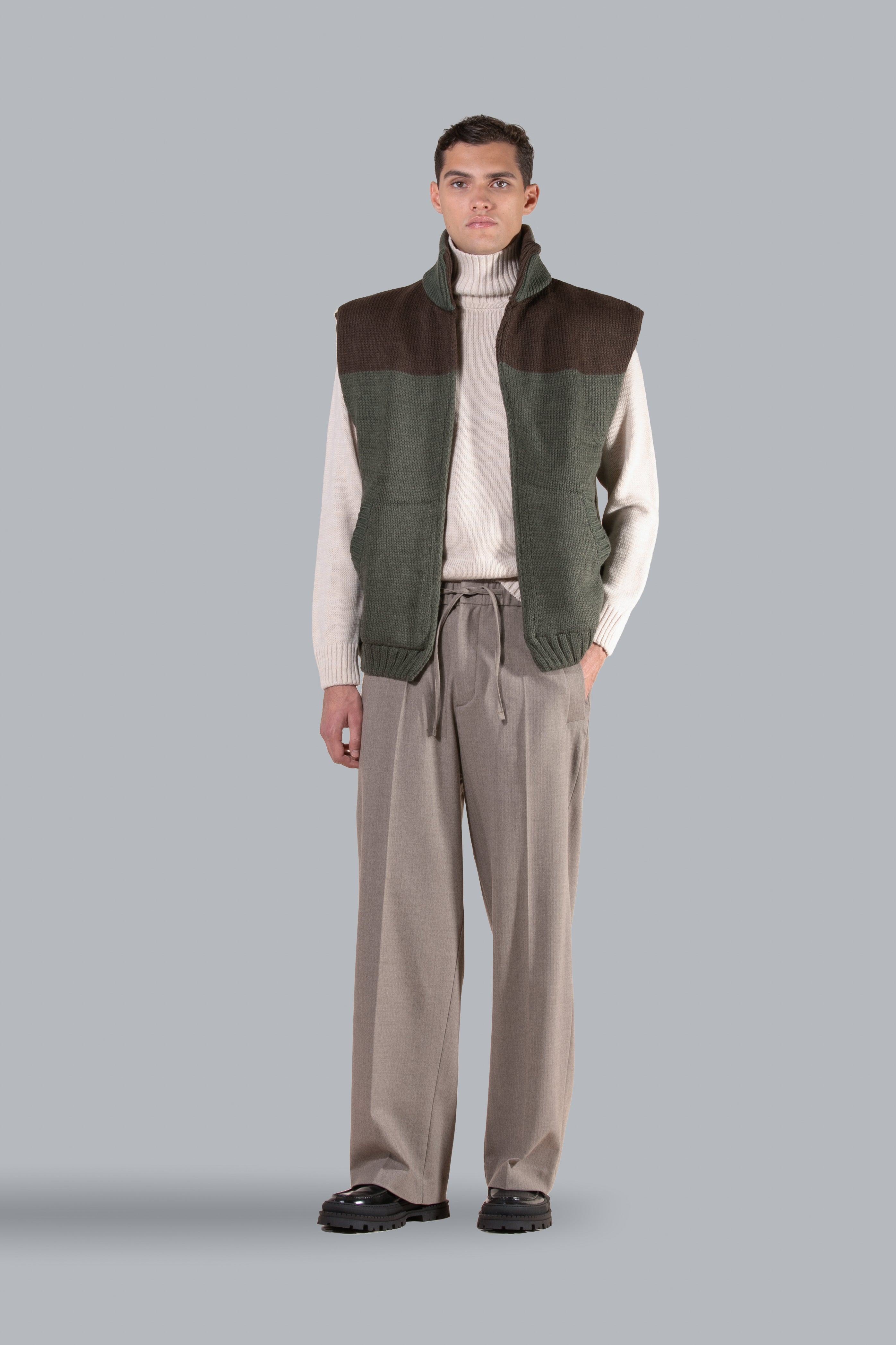 Sleeveless boxy fit knit cardigan