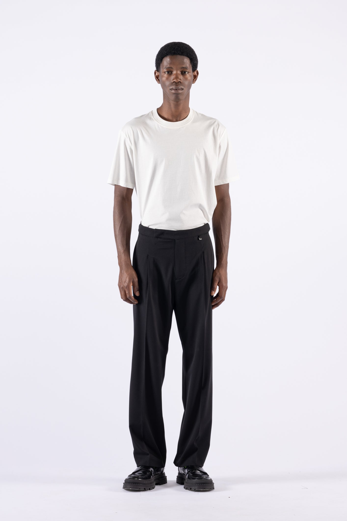 Pantalone con pinces gamba dritta - Nero