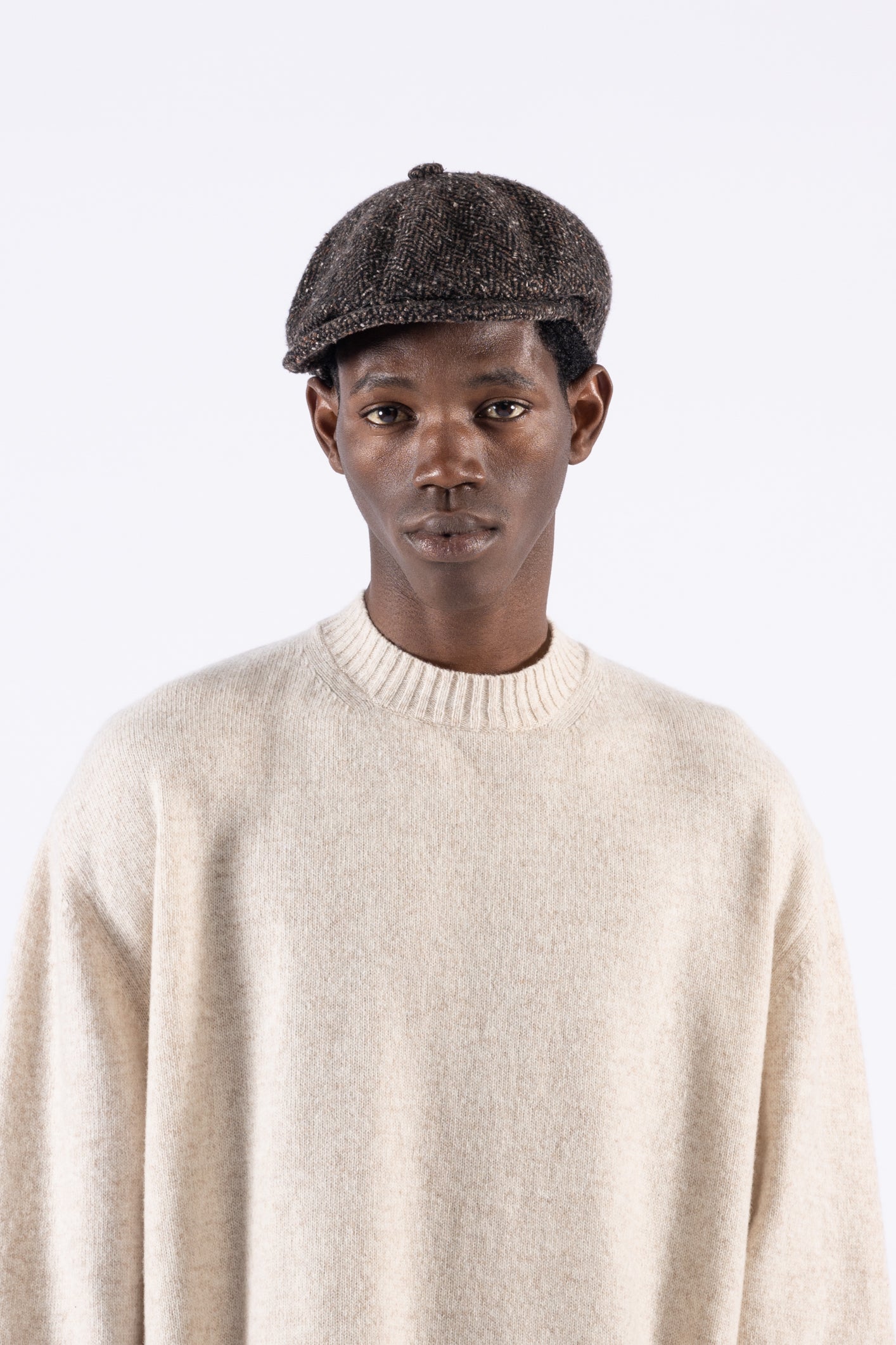 Coppola in lana motivo spigato