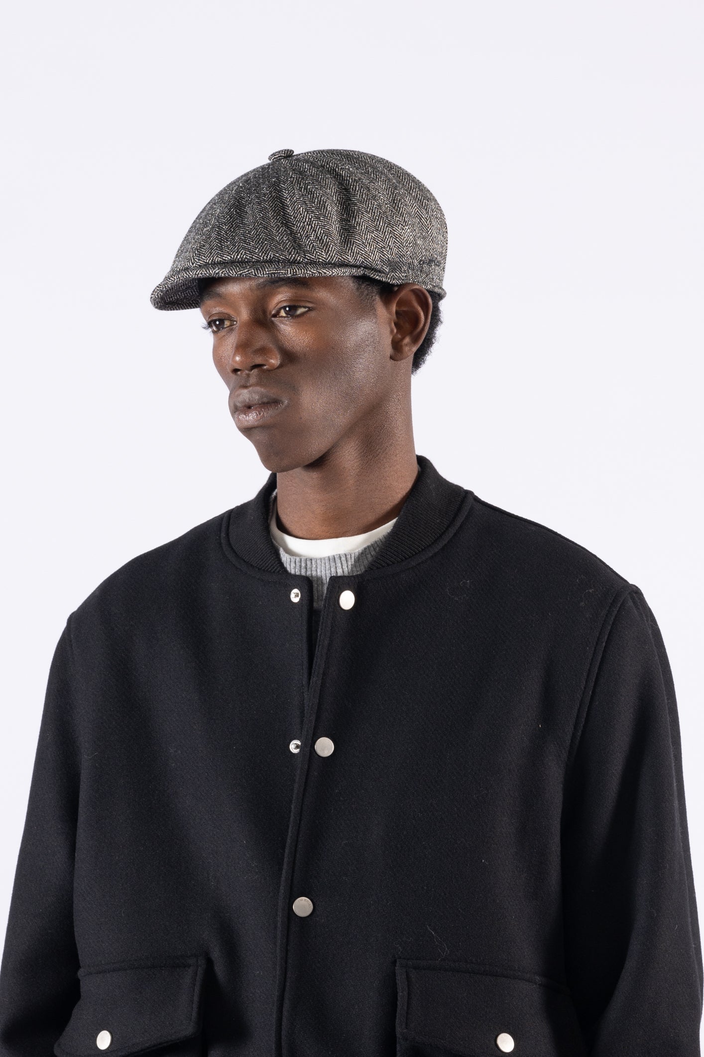 Coppola in flanella in motivo spigato