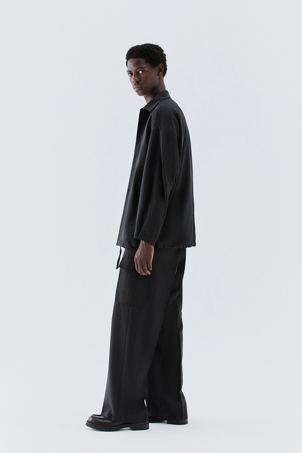 Pantaloni larghi in lana vergine