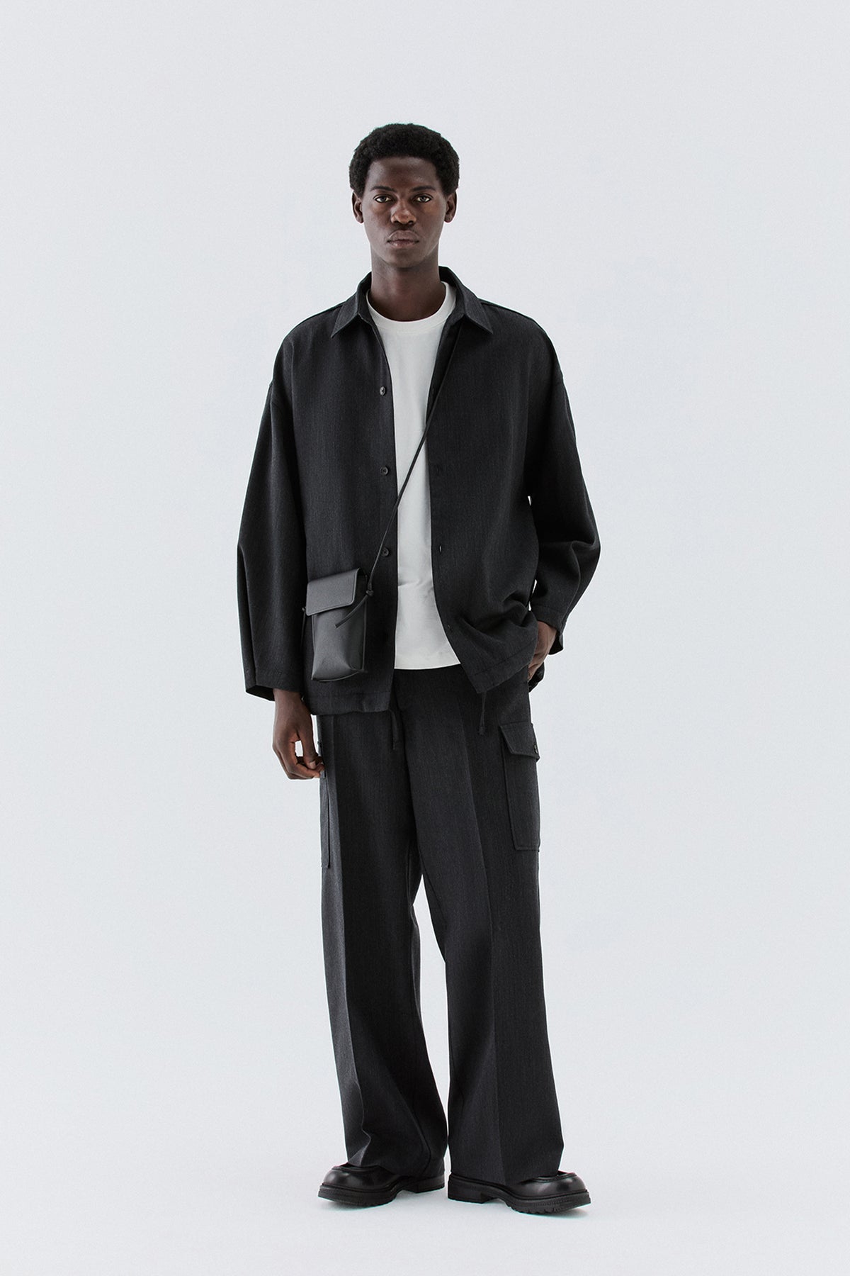 Pantaloni larghi in lana vergine