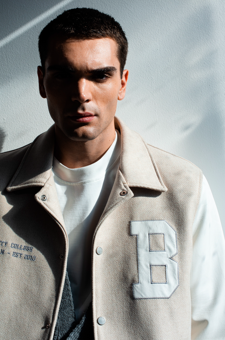 Bomber varsity in misto lana con patch - Beige