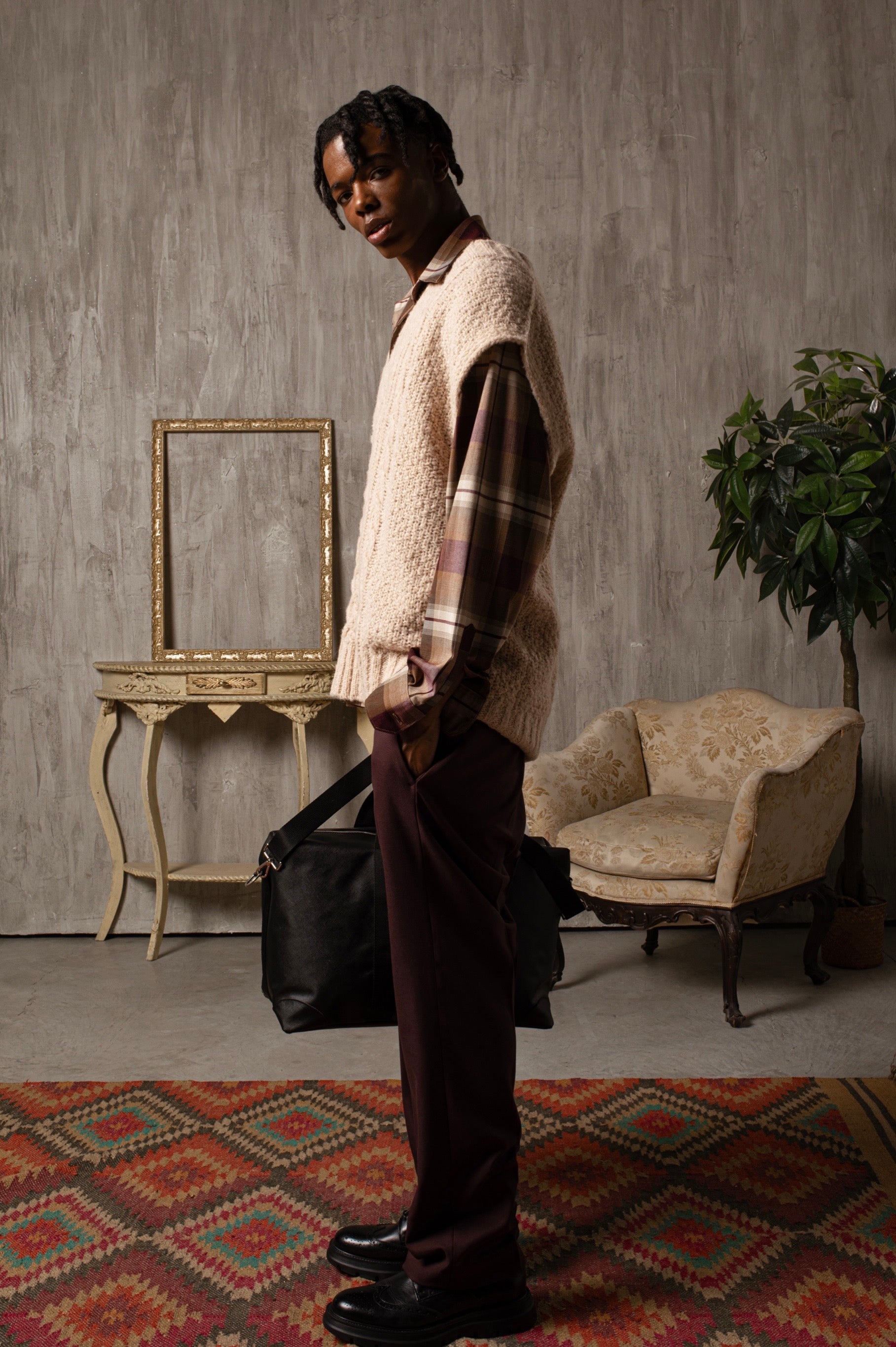 V-neck knitted sleeveless vest in wool blend - Cipria