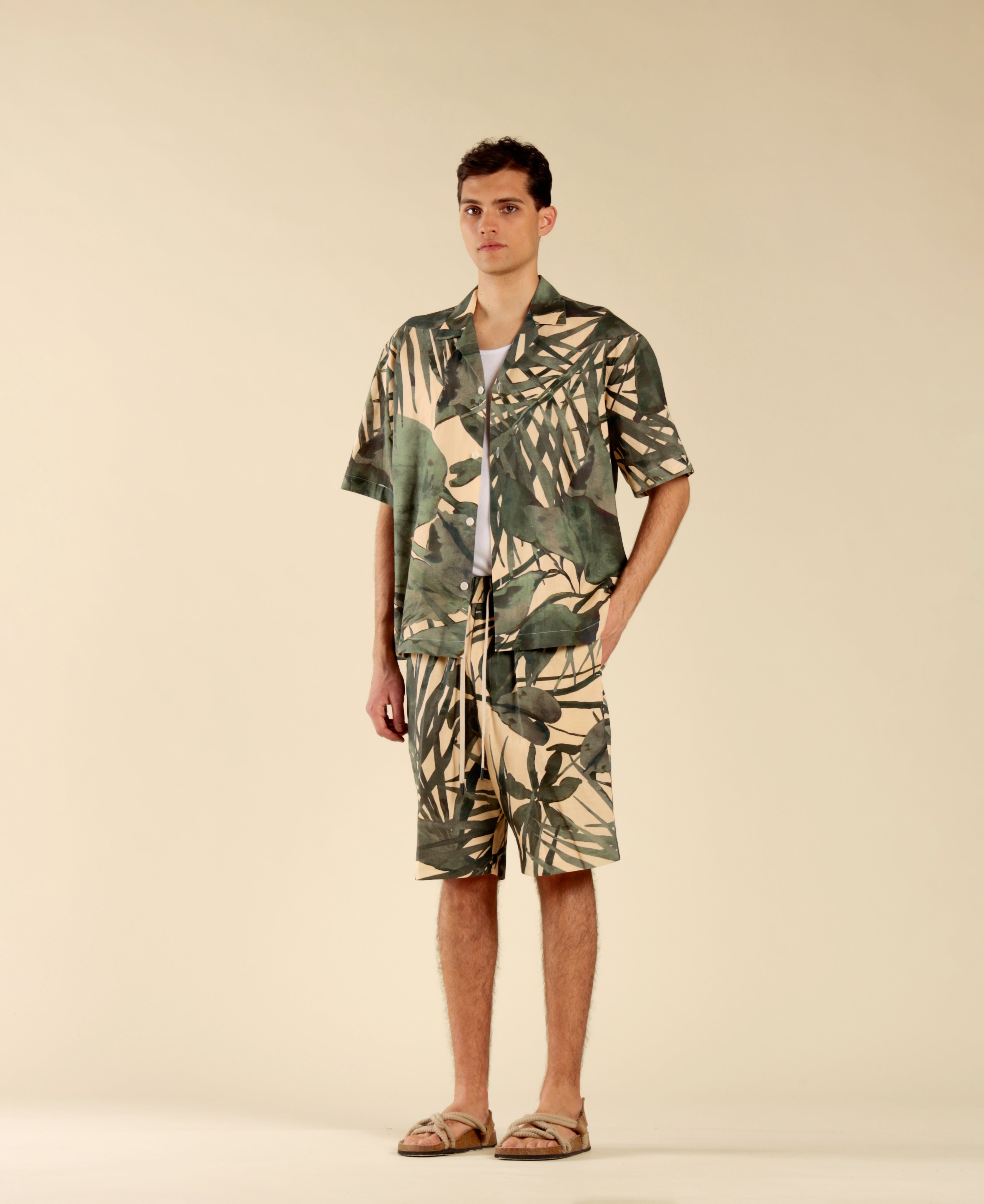 Bermuda shorts in linen and cotton blend with floral print