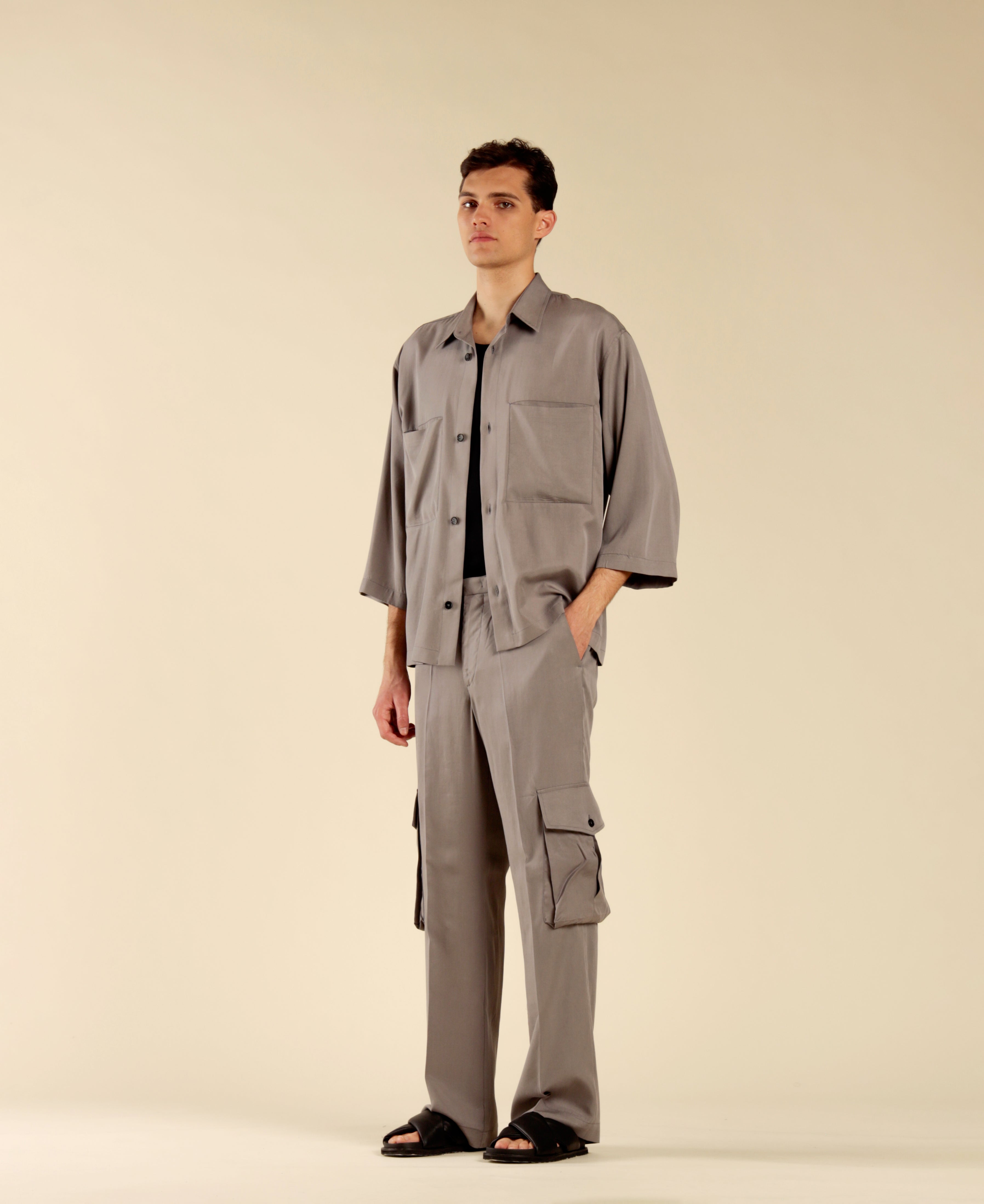 Wide elbow-length sleeve shirt with pockets