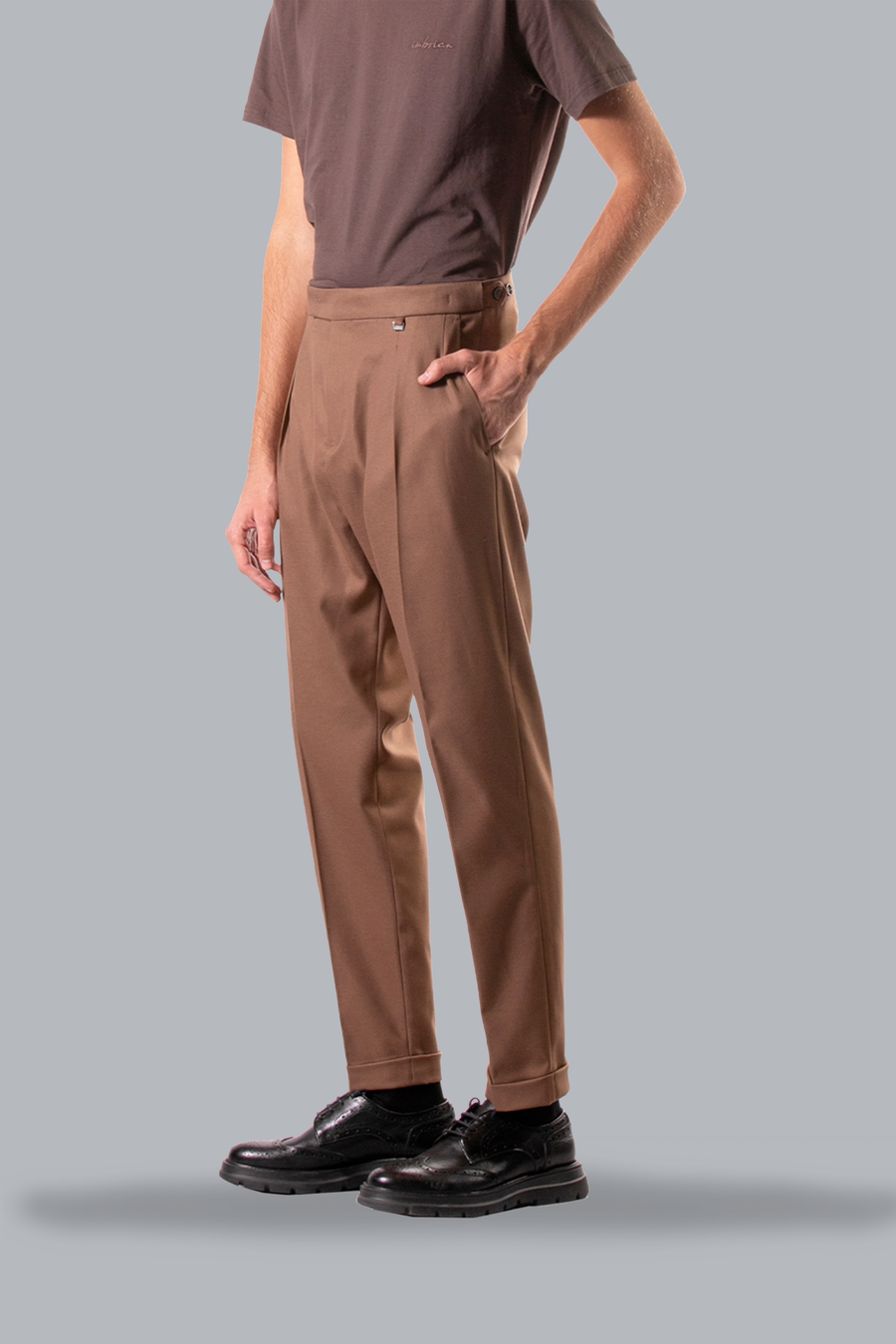 Regular fit trousers with turn-up and double pleats - Tobacco