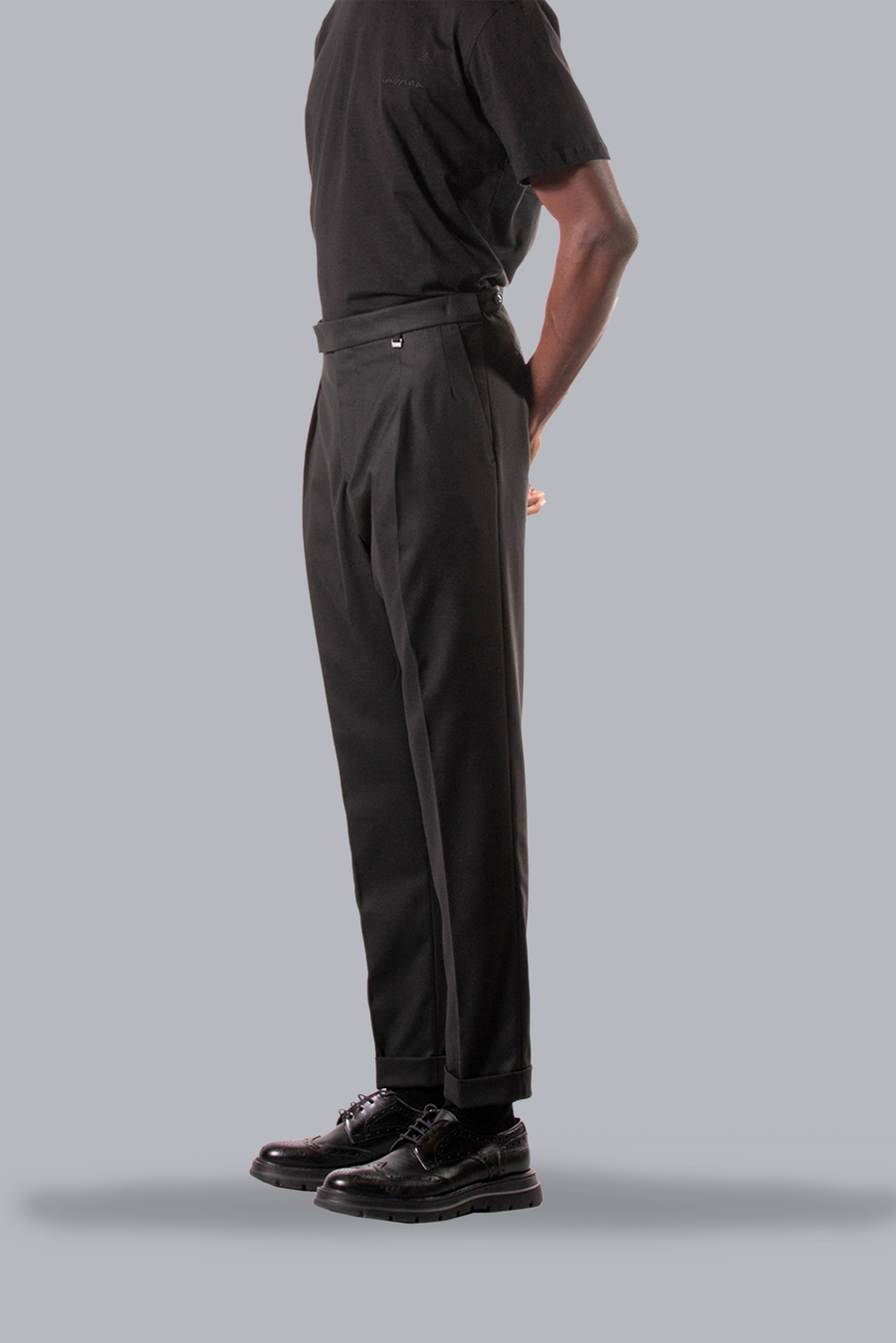 Regular fit trousers with turn-up and double pleats - Black