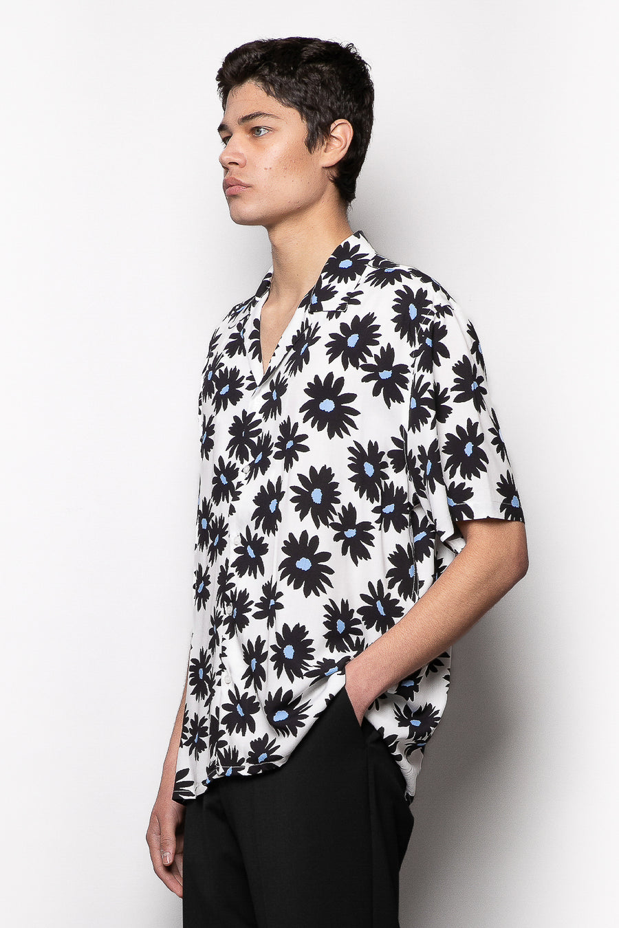Camicia a maniche corte con stampa margherite