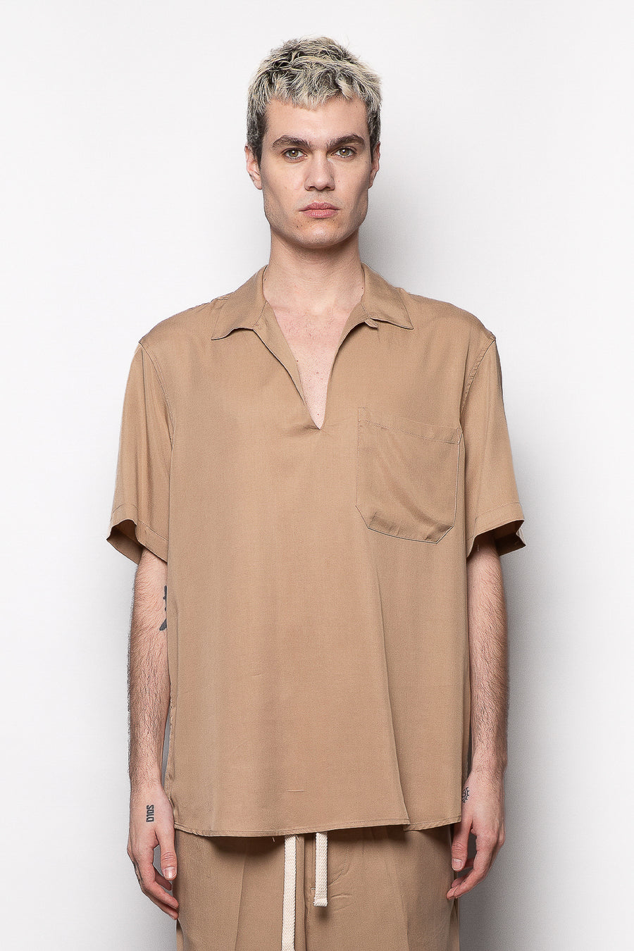 Camicia polo a maniche corte con taschino in viscosa lyocell - Beige