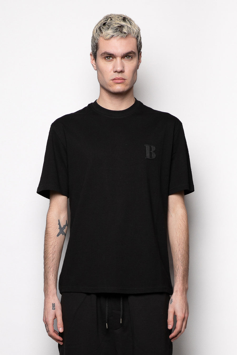 T-shirt in tessuto cotone girocollo con ricamo - Nero