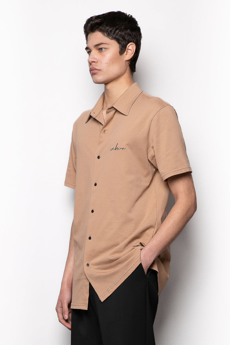 T-shirt camicia in tessuto cotone con logo termoadesivo a contrasto - Beige