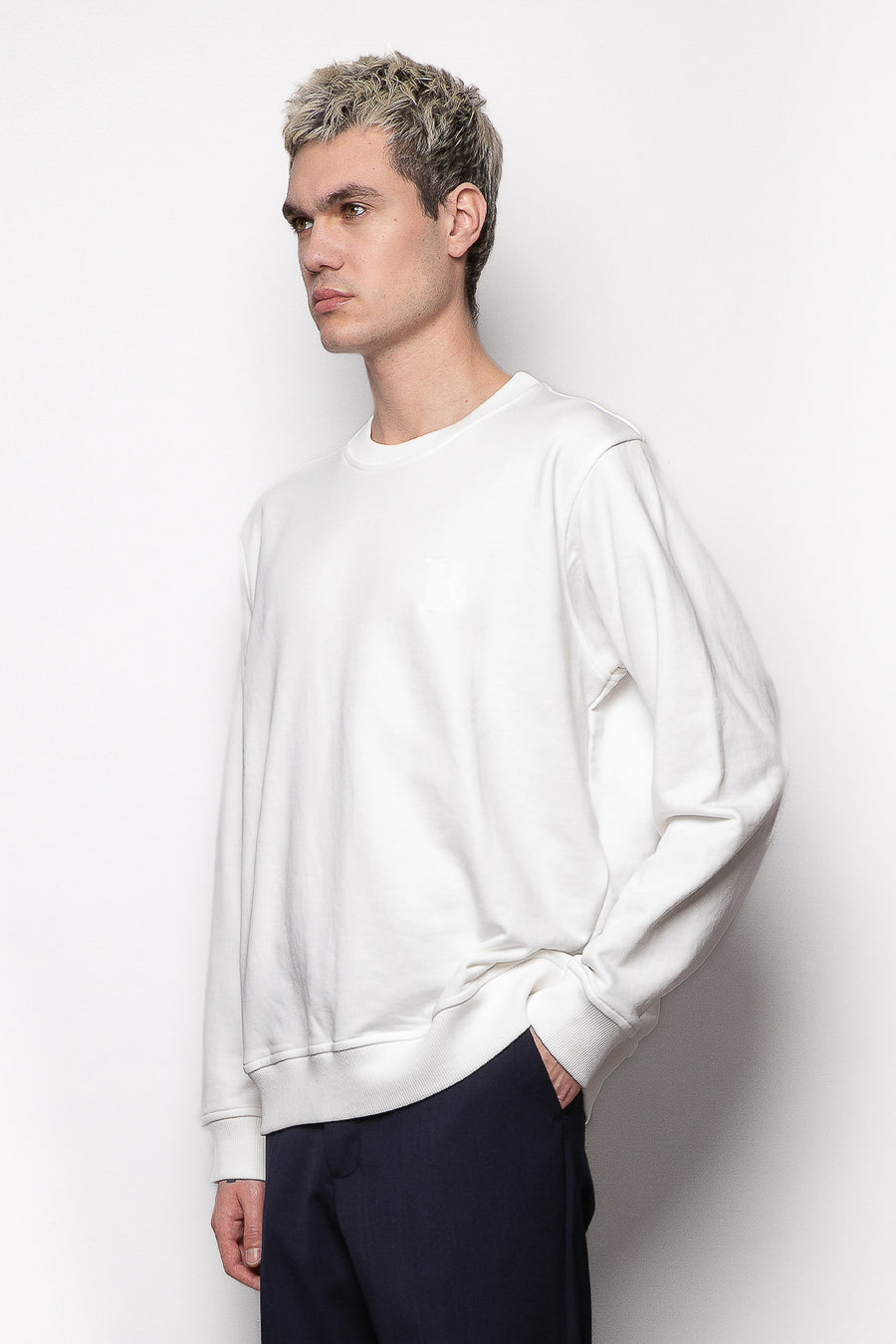 Felpa in cotone regular fit girocollo con logo B in ricamo - Off White