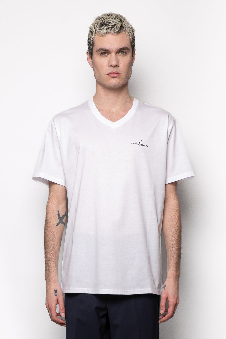 T-shirt in cotone mercerizzato scollo a punta con logo termoadesivo - Bianco